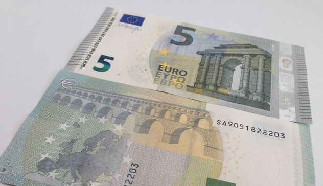 Arriva la banconota supersicura: in circolazione il nuovo biglietto da 5 euro