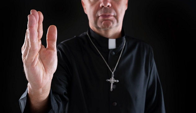 Bollette raddoppiate in parrocchia: le “ricette” di preti e vescovi per risparmiare