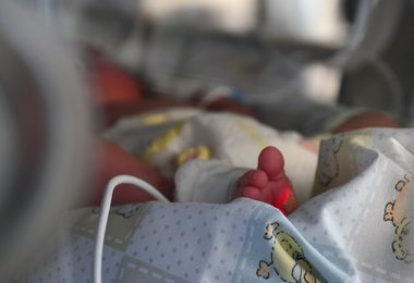 17 novembre, Giornata della prematurità: in un video dell’Aou il racconto di due genitori 