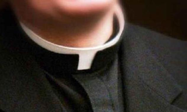La denuncia choc di un 21enne: “Violentato da un prete per nove anni”