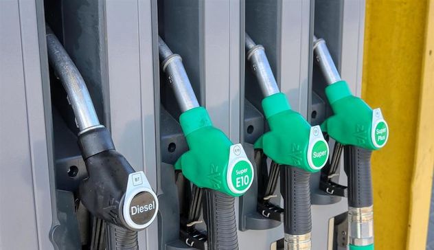 Prezzo benzina e diesel in aumento oggi in Italia, effetto accise su carburanti