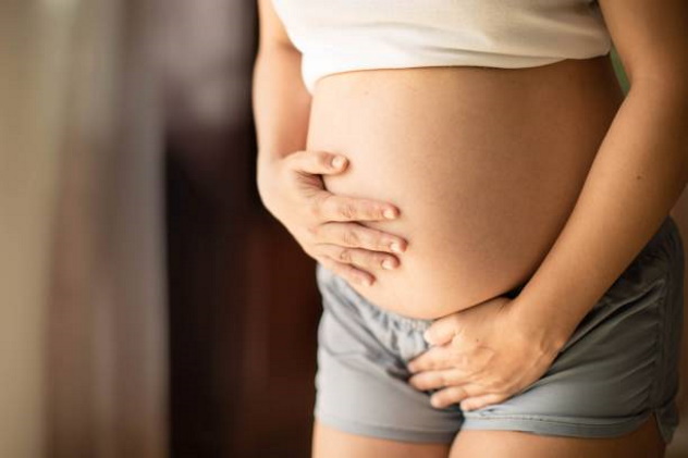Spende 100mila euro per rimanere incinta, poi si pente di essere diventata mamma: “È un incubo”