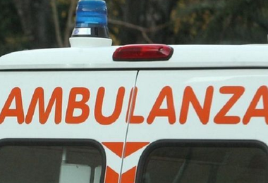Ambulanza si ribalta sulla statale Sassari-Alghero, tre feriti 