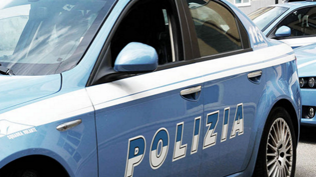 Prima provoca un incidente stradale, poi dà una testata a un poliziotto: arrestato a Sassari 