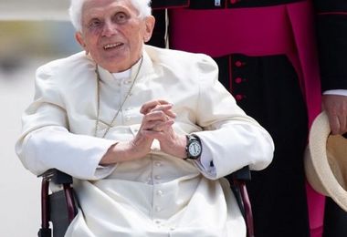 Benedetto XVI, San Pietro blindata per i funerali: attesi in 100mila