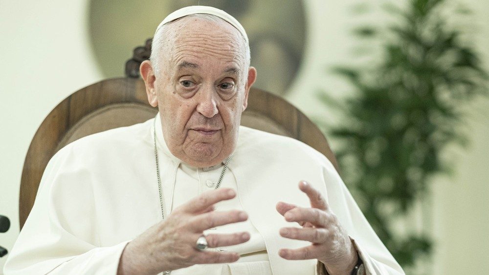 Il Papa: 'L'omosessualità è peccato ma non è un crimine'