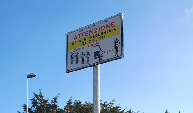 A Sassari cartelli per sensibilizzare sul rispetto per i ciclisti