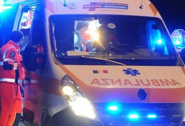 Picchiato e accoltellato a Cagliari: 42enne in ospedale 