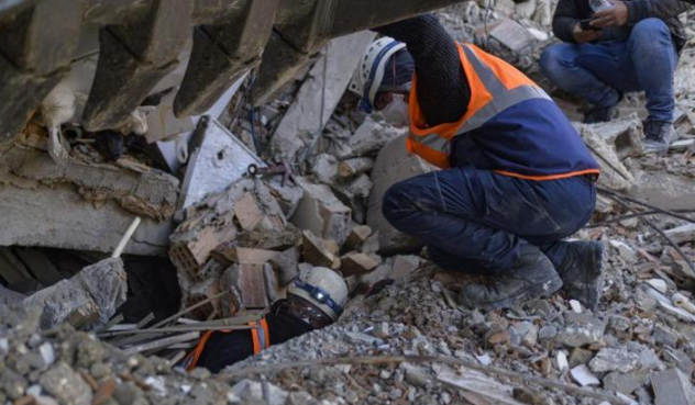 Terremoto, 45enne estratto vivo dopo 278 ore dalle macerie