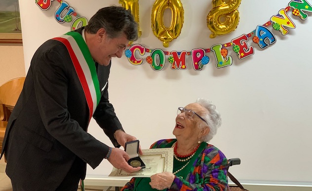 Compie 108 anni nonna Luisetta: è la più longeva di Cagliari 