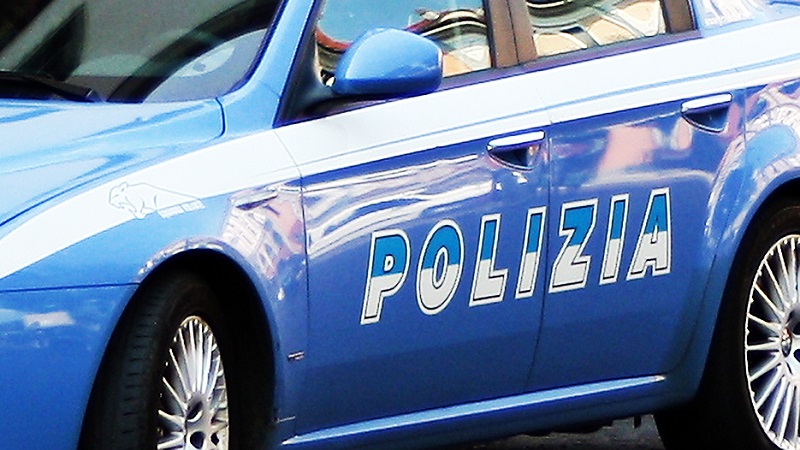 Cagliari: scappa due volte dalla Polizia e si nasconde dietro a un cespuglio, 46enne in manette