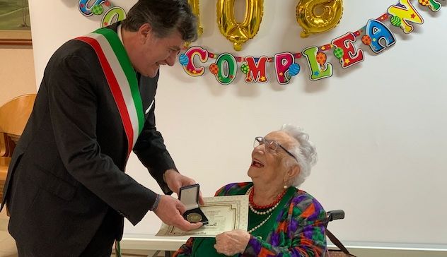 Compie 108 anni nonna Luisetta: è la più longeva di Cagliari 