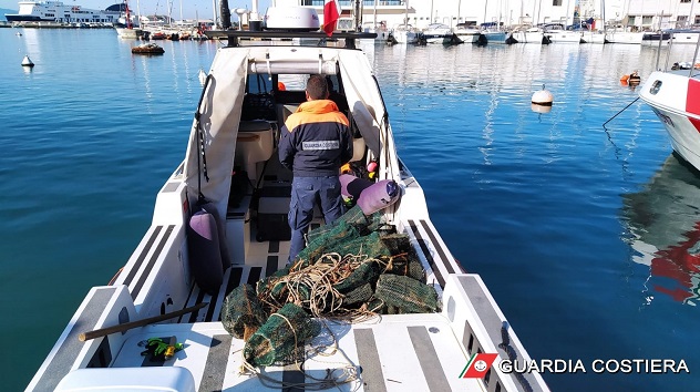 Pesca illegale. Sorpreso con 7 kg di ricci di mare e murici a Cagliari: sanzionato