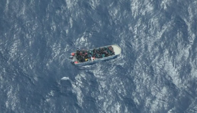 Si ribalta un barcone di migranti: soccorse 17 persone, 30 dispersi. Salgono a 79 le vittime di Cutro