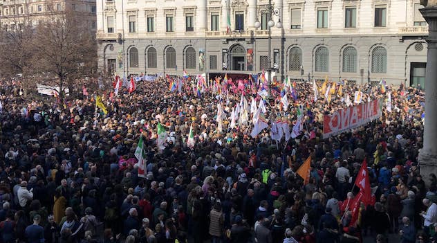 Milano. In piazza le famiglie arcobaleno. Schlein: “Pronta la legge per il Parlamento”