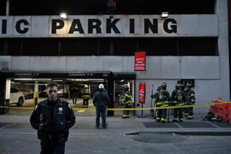 New York, crolla garage di 4 piani: un morto e 5 feriti