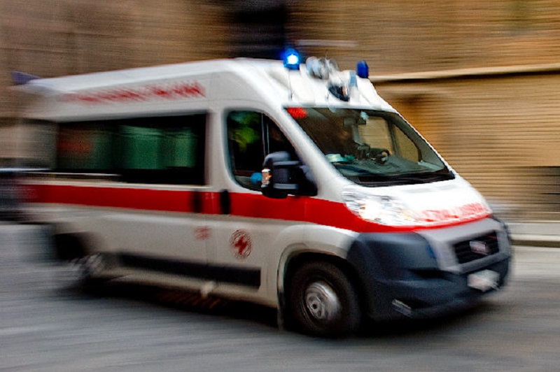 Infortuni: Ortona, camionista muore mentre aggancia rimorchio