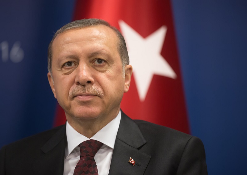Turchia, malore per Erdogan in diretta tv