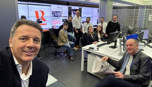 Editoria: Renzi posta foto da redazione Riformista, 'ci vediamo il 3 maggio'