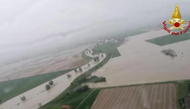 Maltempo, emergenza in Emilia Romagna: fiumi esondati, famiglie evacuate