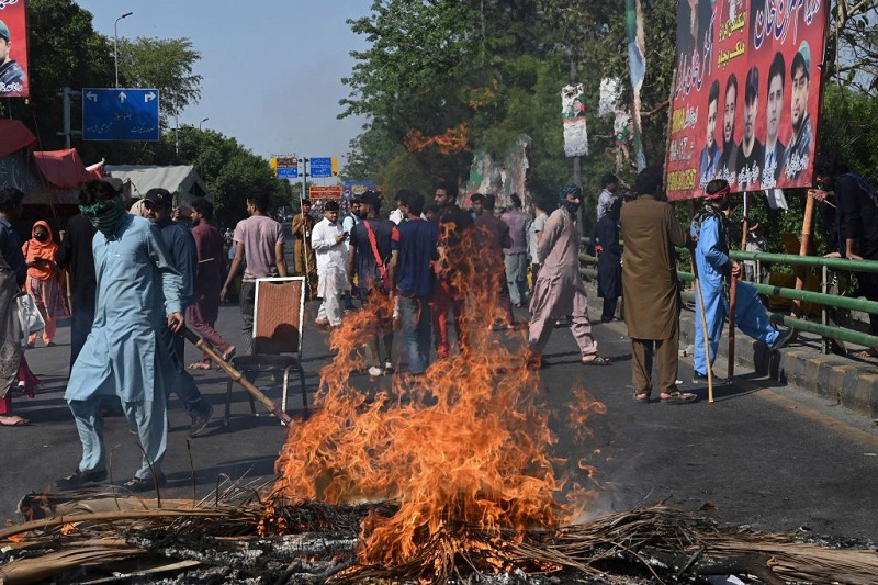 Pakistan: proteste in tutto il Paese per arresto ex premier Khan