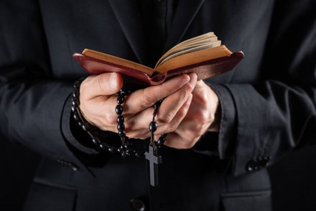Parroco dell'Oristanese rivela: “Ho subito abusi in seminario”