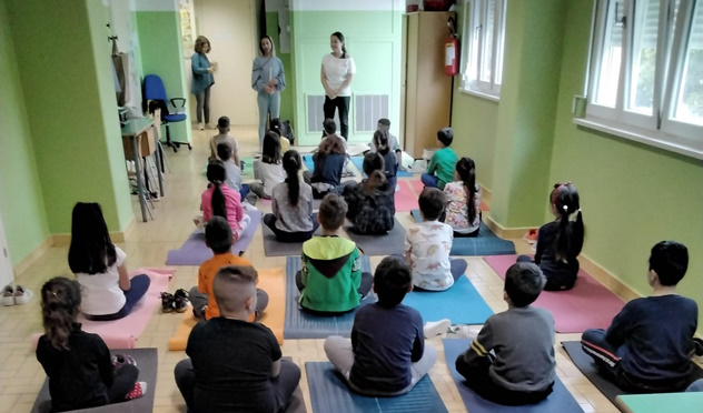 “Meditando imparo”: arriva a Quartu un laboratorio che unisce la pedagogia allo yoga