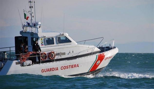 Peschereccio con motore in avaria soccorso dalla Guardia costiera a Oristano