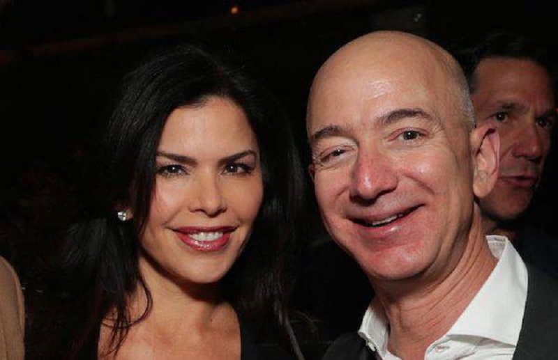 Il miliardario Jeff Bezos fidanzato ufficialmente con Lauren Sanchez