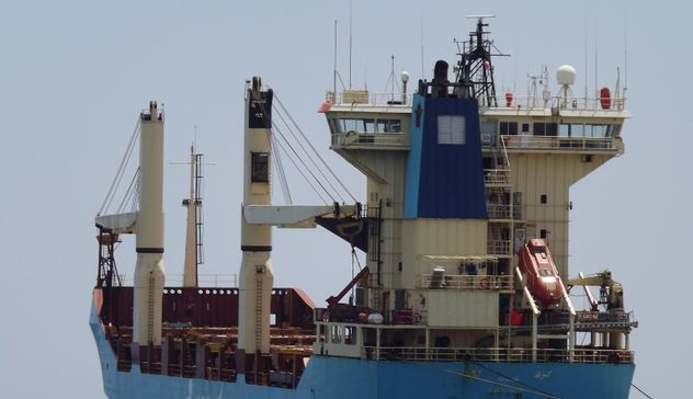 Cagliari. Portacontainer Kenza: marinai abbandonati
