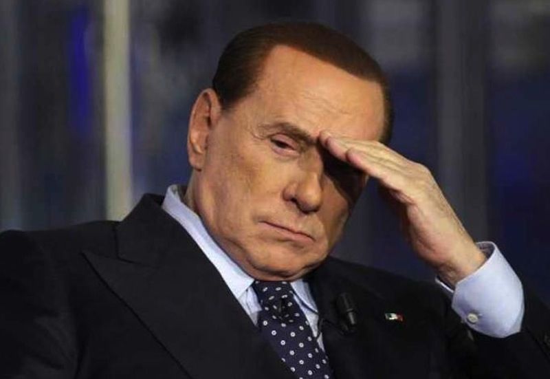 Ore di attesa al senato, ansia per Berlusconi