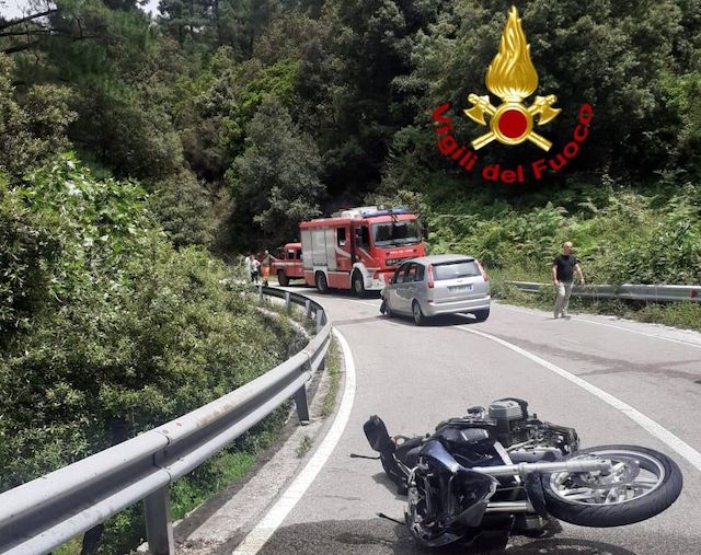 Incidente frontale a Gadoni: ferito il motociclista 