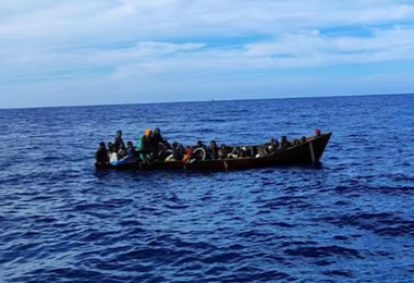Migranti, allerta di Alarm Phone: 50 persone alla deriva nel Mediterraneo