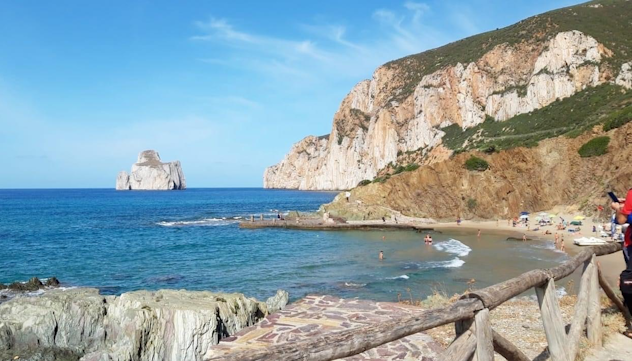 Iglesias, la spiaggia di Masua: tra mare, miniere e sua altezza Pan di Zucchero