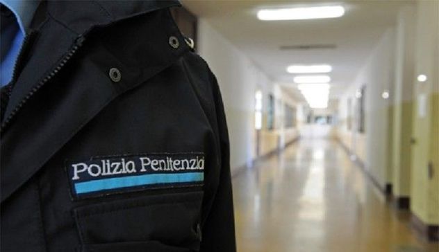 Oristano: detenuto aggredisce agente della Polizia Penitenziaria, ferito
