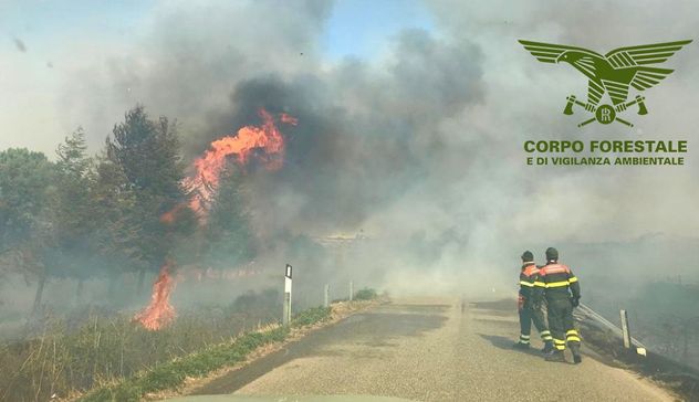 Sardegna a fuoco: 13 incendi ed elicotteri in azione