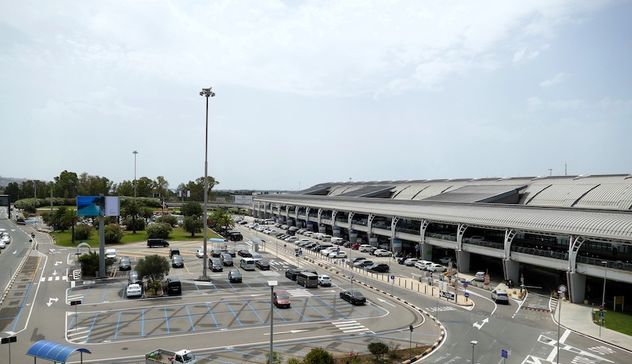 Aeroporto Cagliari-Elmas: da lunedì 24 luglio raddoppia la sosta gratuita in tutti i parcheggi fronte Arrivi