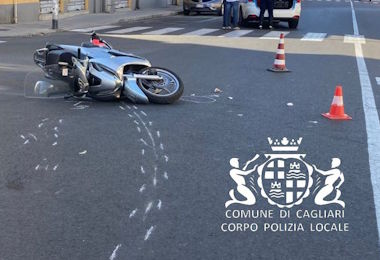 Cagliari, schianto auto-scooter: gravissima 17enne, in prognosi riservata