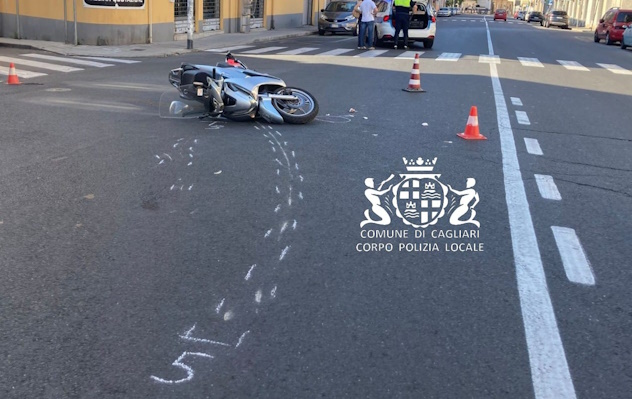 Cagliari, schianto auto-scooter: gravissima 17enne, in prognosi riservata