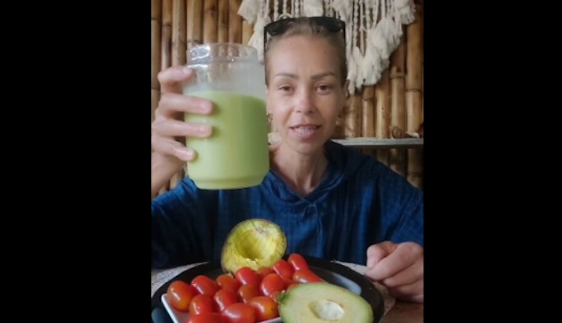 “Mangiava solo frutta e semi”, influencer vegana muore a 40 anni