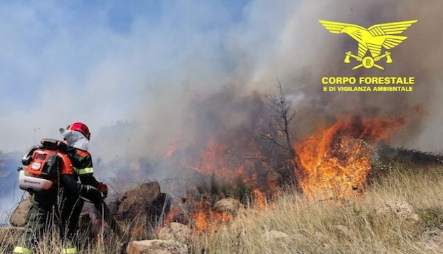 Allarme incendi: bonifiche in corso nel sud Sardegna 