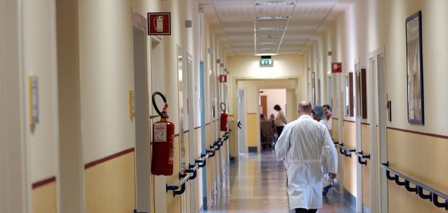 Sanità: Anaao, 'medici ospedali con 5 mln ferie arretrate, 10 al giorno via da Ssn'