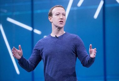 Sfida con Elon Musk in Italia, Mark Zuckerberg frena