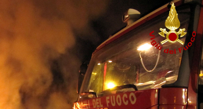 Auto distrutta dalle fiamme a Burgos, forse un corto circuito 