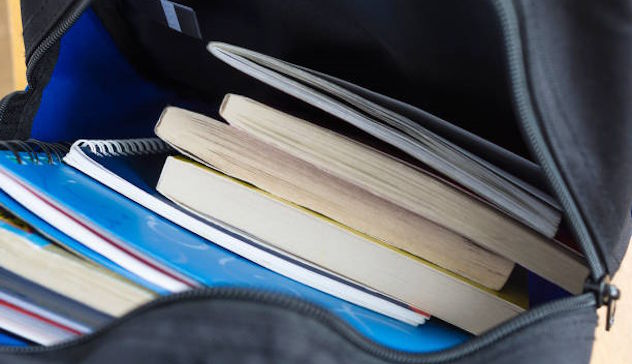 Libri scolastici più cari di 24 euro rispetto all’anno scorso: l’allarme dei presidi sardi 