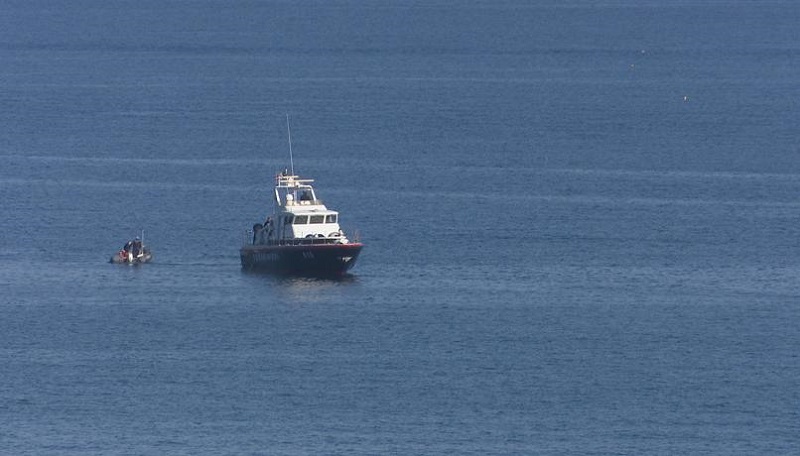 Collisione tra una nave e un peschereccio nel Nord Sardegna, giorno di lutto per il marinaio disperso