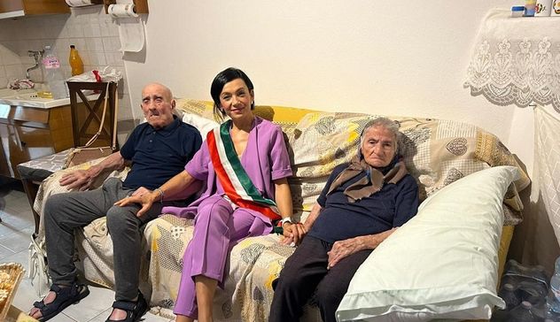 Nonno Emanuele compie 105 anni: grande festa a Carbonia