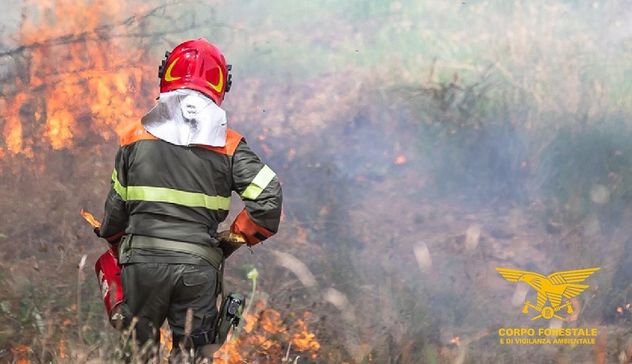 Fiamme in Sardegna: oggi 14 incendi, elicottero a Baratili San Pietro 