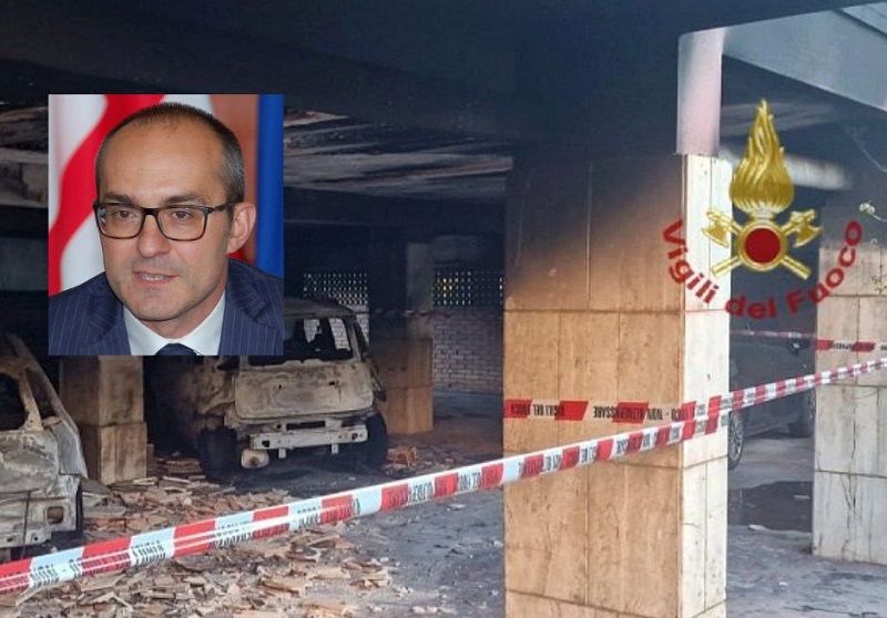 Cagliari, bruciata l'auto del responsabile del Servizio Tributi: solidarietà del sindaco Truzzu