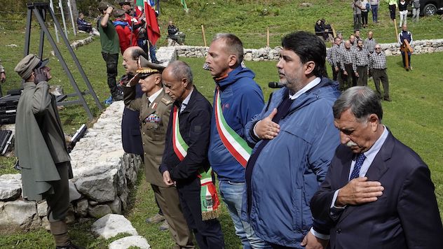 Brigata Sassari, il presidente Solinas onora i caduti al cimitero di Casara Zebio